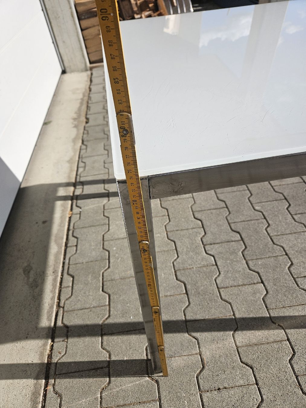 Tische: Tisch mit Glasplatte – Gebraucht aus Zetzwil von Power4 2