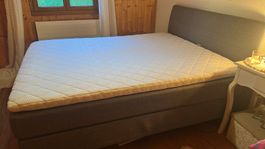 Boxspringbett mit Kopfteil (Marke: Jensen) - 1,60 x 2,00 m