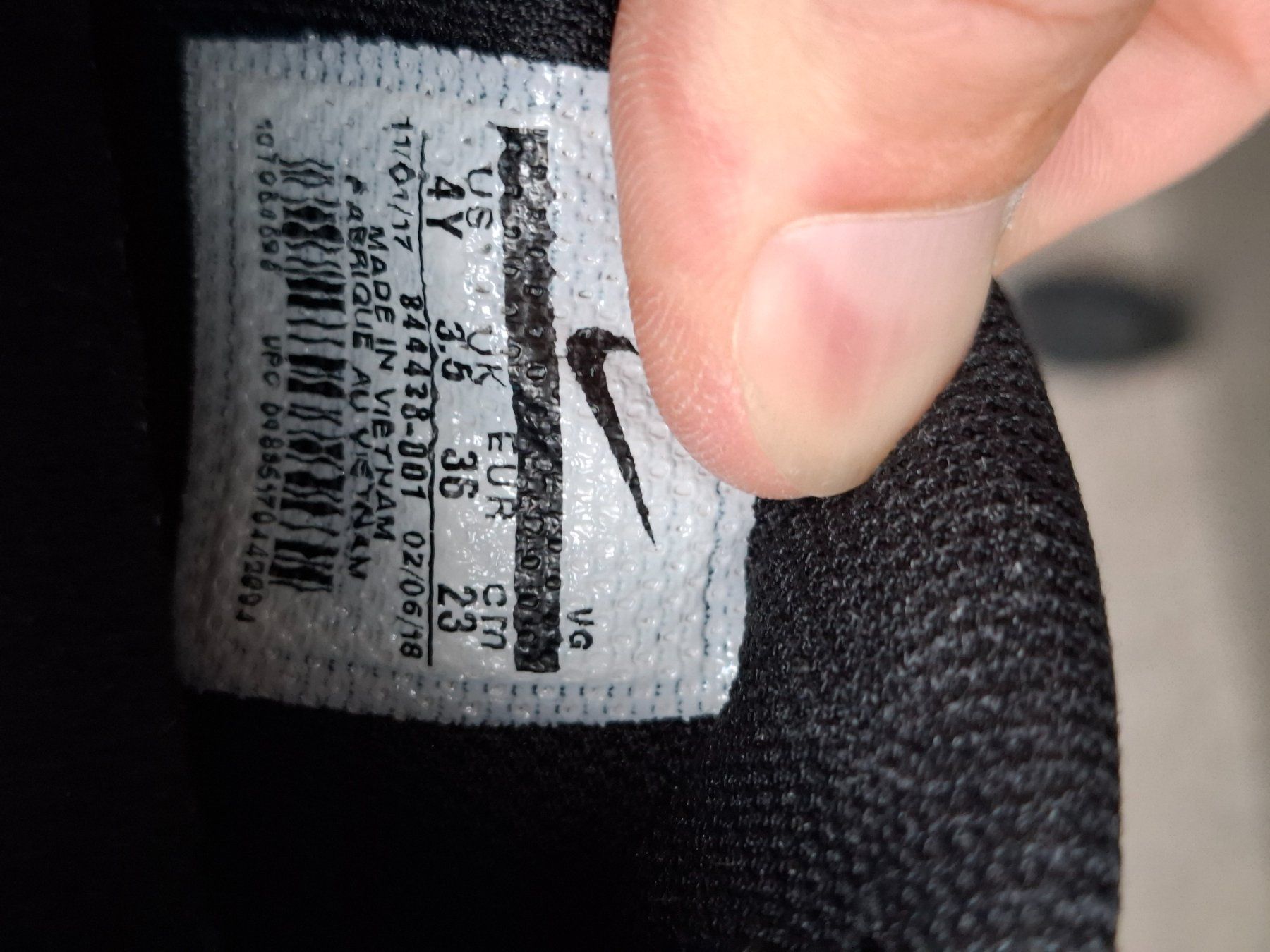 Nike Scarpe per ragazzi: Nike Hallenschuhe schwarz Grösse 36 gebraucht! – Usato da Dörflingen venduto da Sander 4