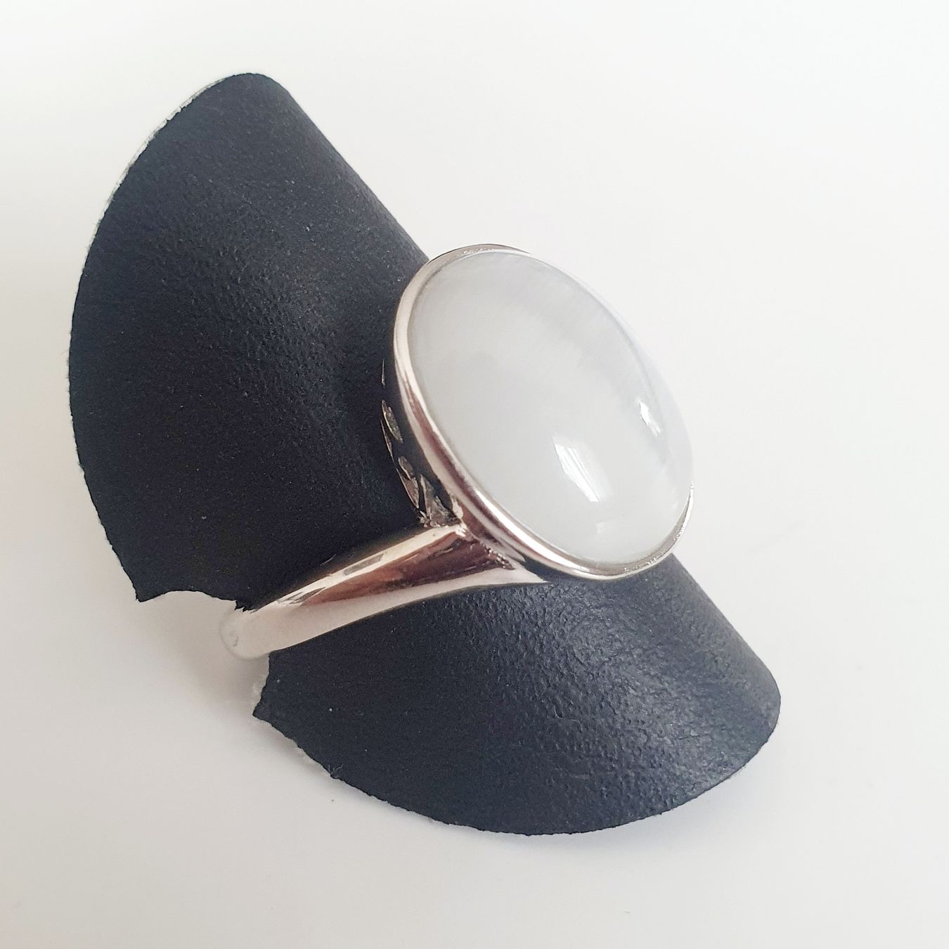Anelli: Silber Ring 925 mit helle Stein Grösse 18.7 mm – Nuovo (secondo la descrizione) da Kreuzlingen venduto da Wunderkiste123