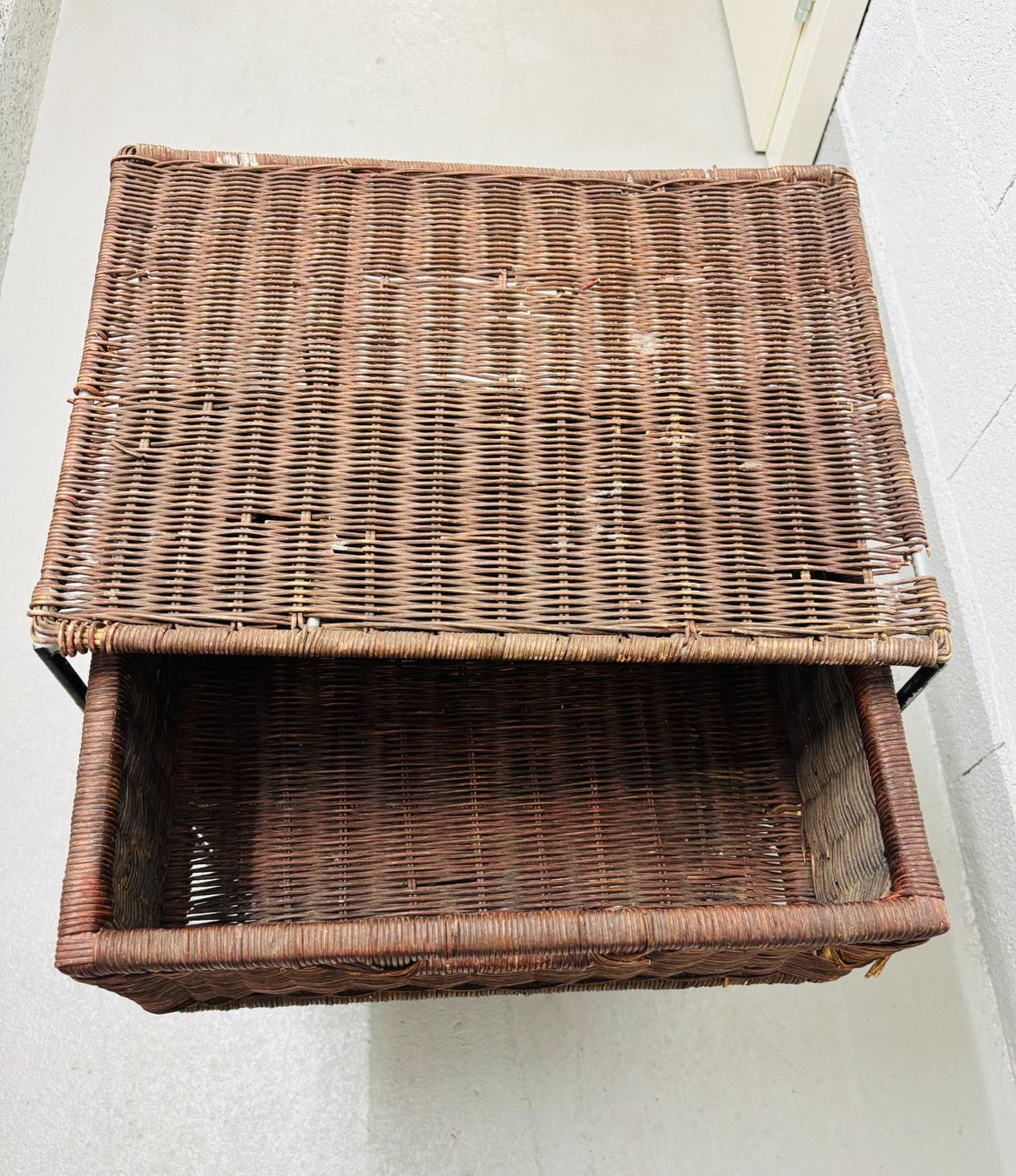 Schränke: Commode bohème à 3 tiroirs en rotin avec structure en fer – Gebraucht aus Clarmont von sil_59s9 2