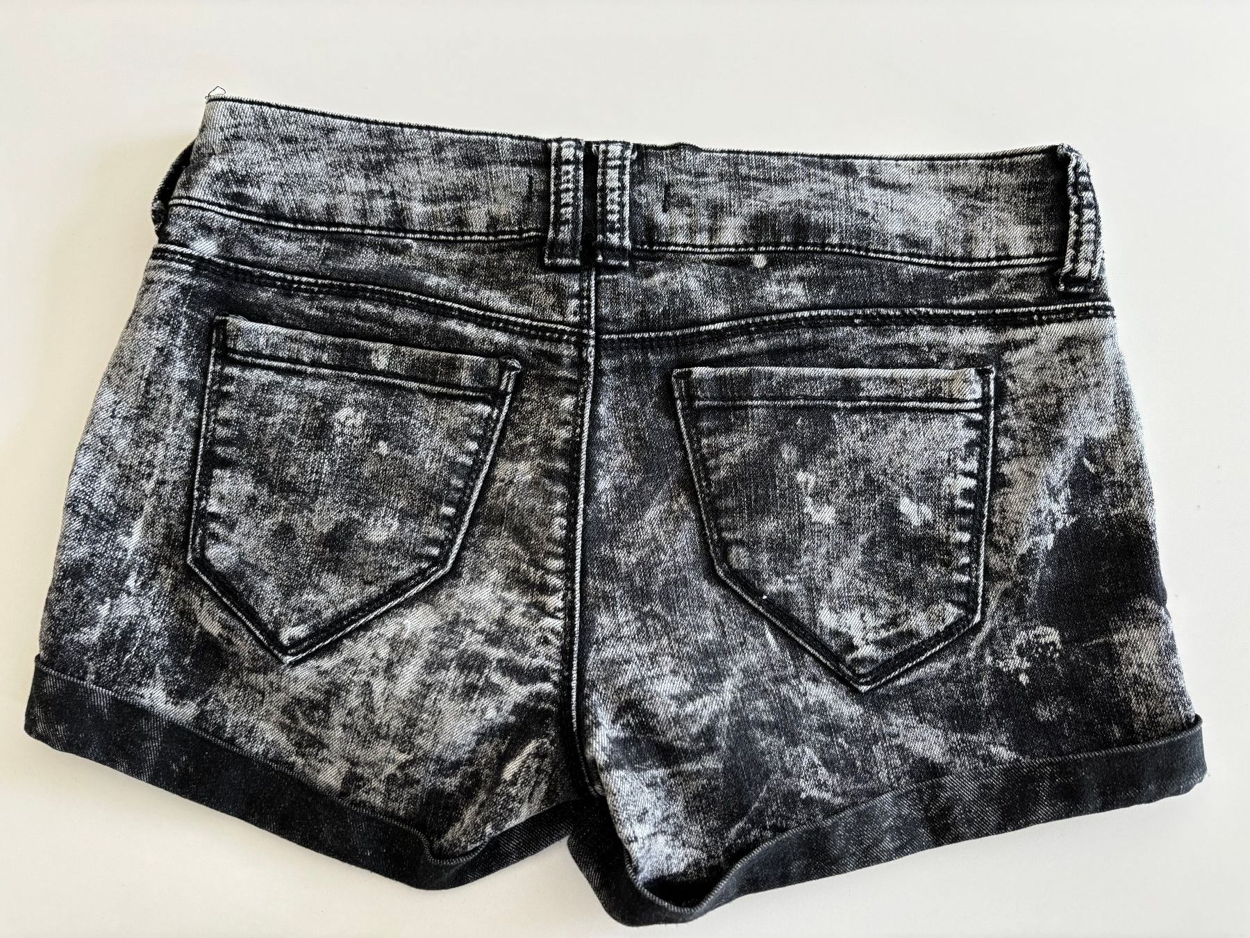 Jeans: Shorts schwarz, Damen, Grösse 36 – Usato da Rain venduto da Denbie 1