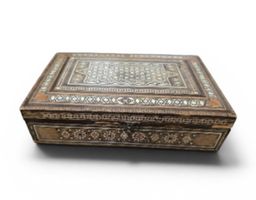 Boite syrienne ancienne marquetee en nacr3