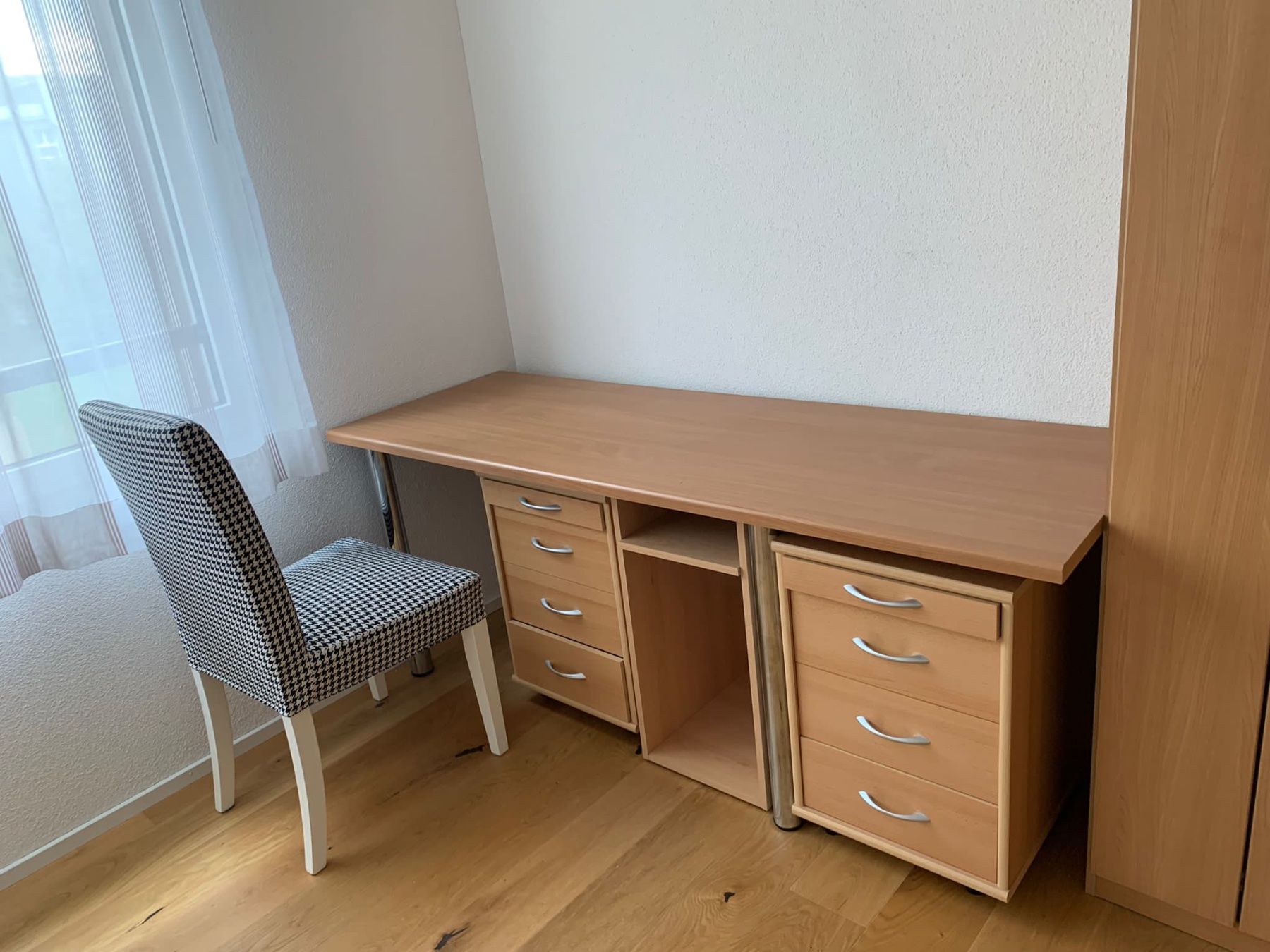 Scrivanie: Schreibtisch inkl. Stuhl und Korpus – Usato da Uster venduto da car_ln89