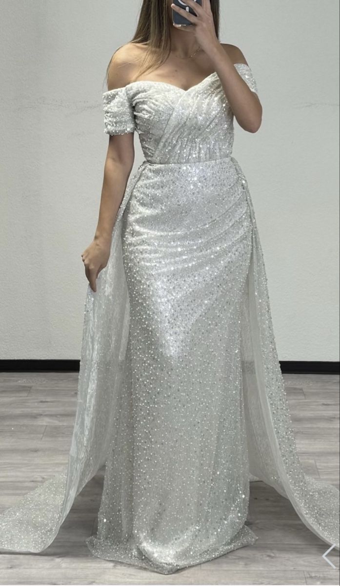 Kleider: Neues Kleid mit Etikett Größe S/M oder 36/38 – Neu und originalverpackt aus Schaffhausen von Arno8588