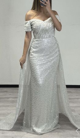 Neues Kleid mit Etikett Größe S/M oder 36/38