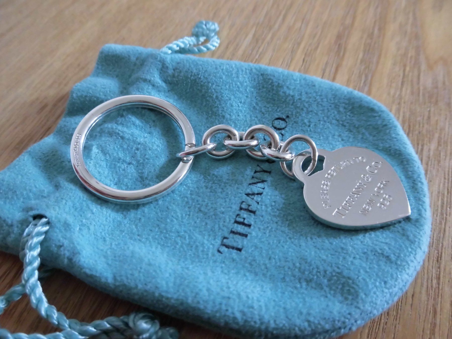 Tiffany & Co. Schlüsselanhänger & - bänder: Return to Tiffany Heart key ring!! – Gebraucht aus Goldach von  3