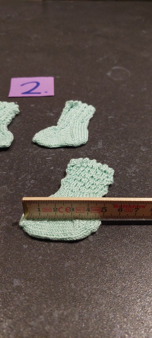 Bambole: 2 handgestrickte Puppensocken lindengrün neu – Nuovo (secondo la descrizione) da Muri AG venduto da nindo1 4
