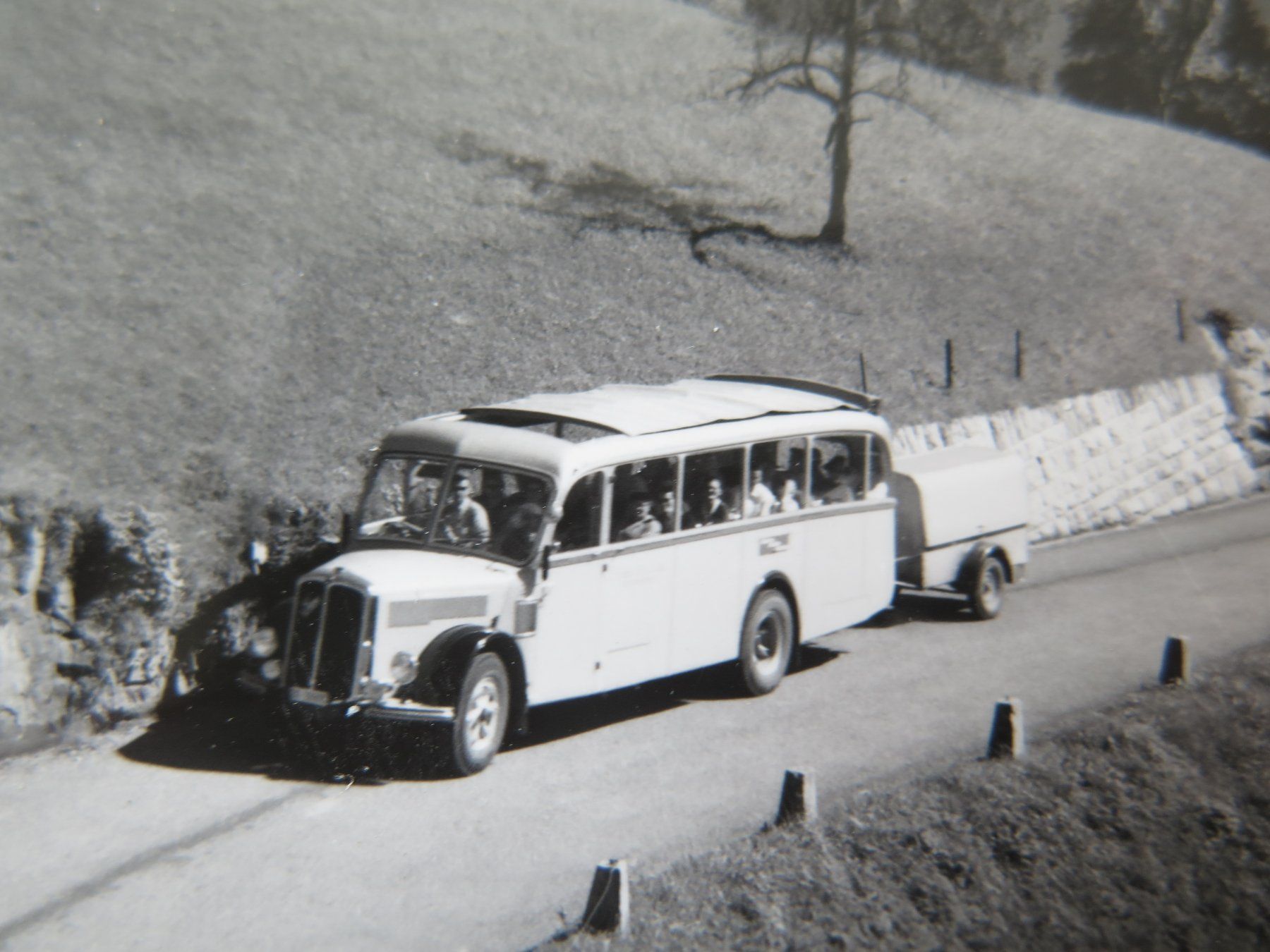 Cartes postales: INTERLAKEN-BEATENBERG - SAURER-POSTAUTO - SCHNAUZENPOSTAUTO – D'occasion à Wittenbach par lipasal 1