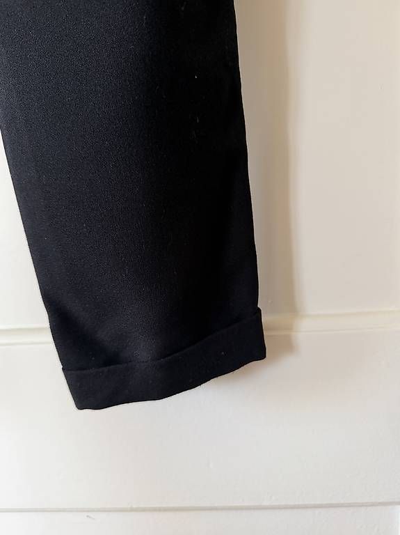 Pantalons: SCHWARZE STOFFHOSE MIT BUND – D'occasion à Zürich par Nadgb1303 4