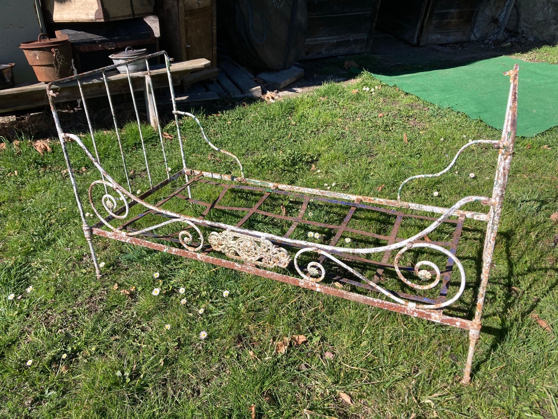 Letti: Lit jardin fer forgé Bett antik Garden – Usato da St-Cierges venduto da LeRegain