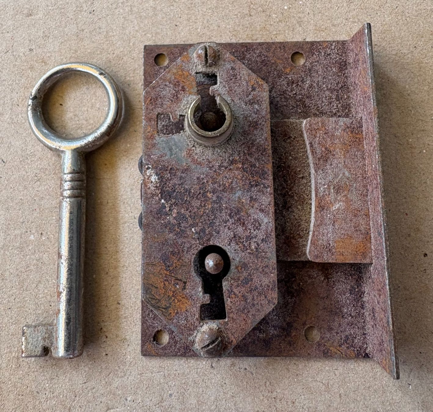 Cadenas: VINTAGE SCHLOSS MIT SCHLÜSSEL – D'occasion à Ostermundigen par wini63