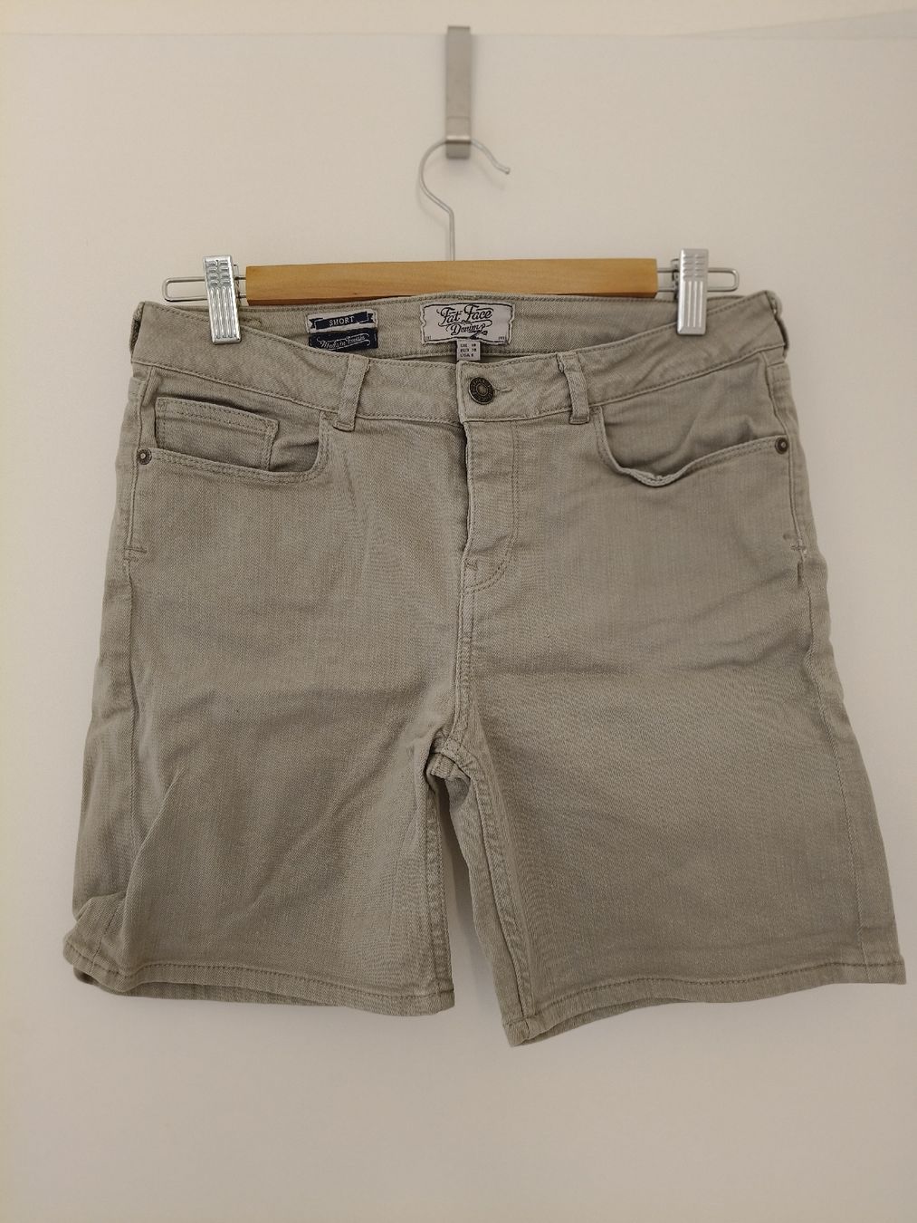 Jeans: Short vert-gris, taille 38 (M) – Usato da Petit-Lancy venduto da Elissouche