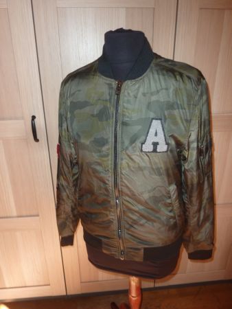 bomber couleur camouflage taille S marque ZARA MAN