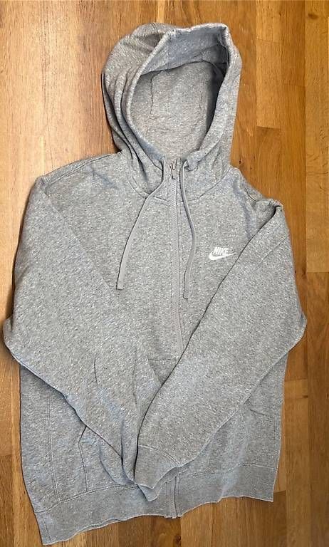 Jacken: Nike Zip-up Jacke – Gebraucht aus Adliswil von Danyboy3