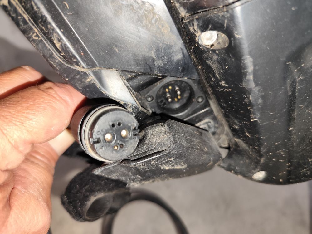 Specialized fat E-Bike mit Turbo Ladegerät SBC-C04 (Defekt) in ...