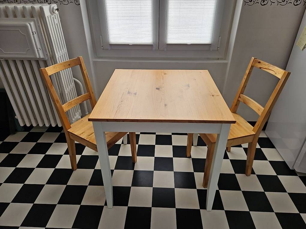 Ikea Tische: Kleiner Esstisch aus Holz – Gebraucht aus Lenzburg von lea0191