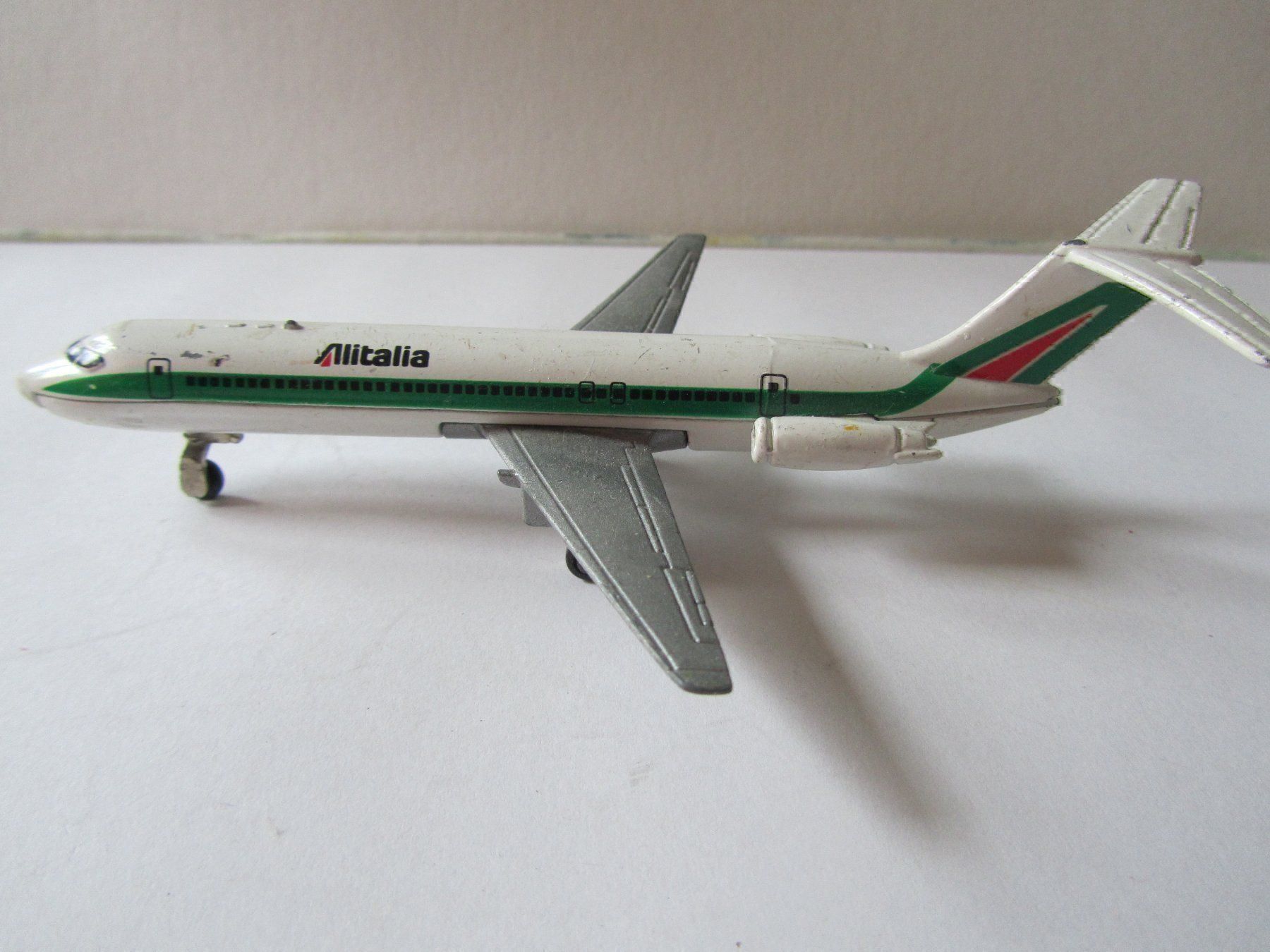 Modellbausätze & Standmodelle: Flugzeug Alitalia von Ertl – Gebraucht aus Weiningen ZH von dietsch57