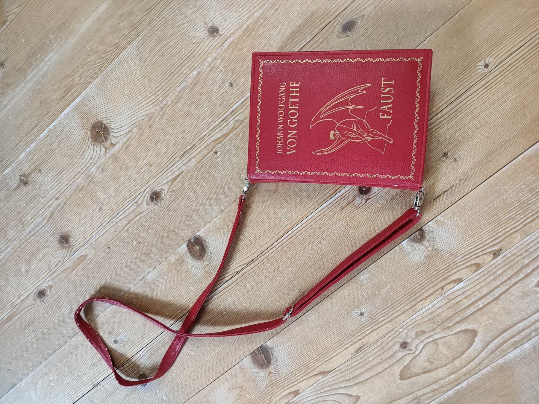 Borse da donna: Goethe Faust Tasche aus veganem Leder – Usato da Uster venduto da jul_8jwz 5