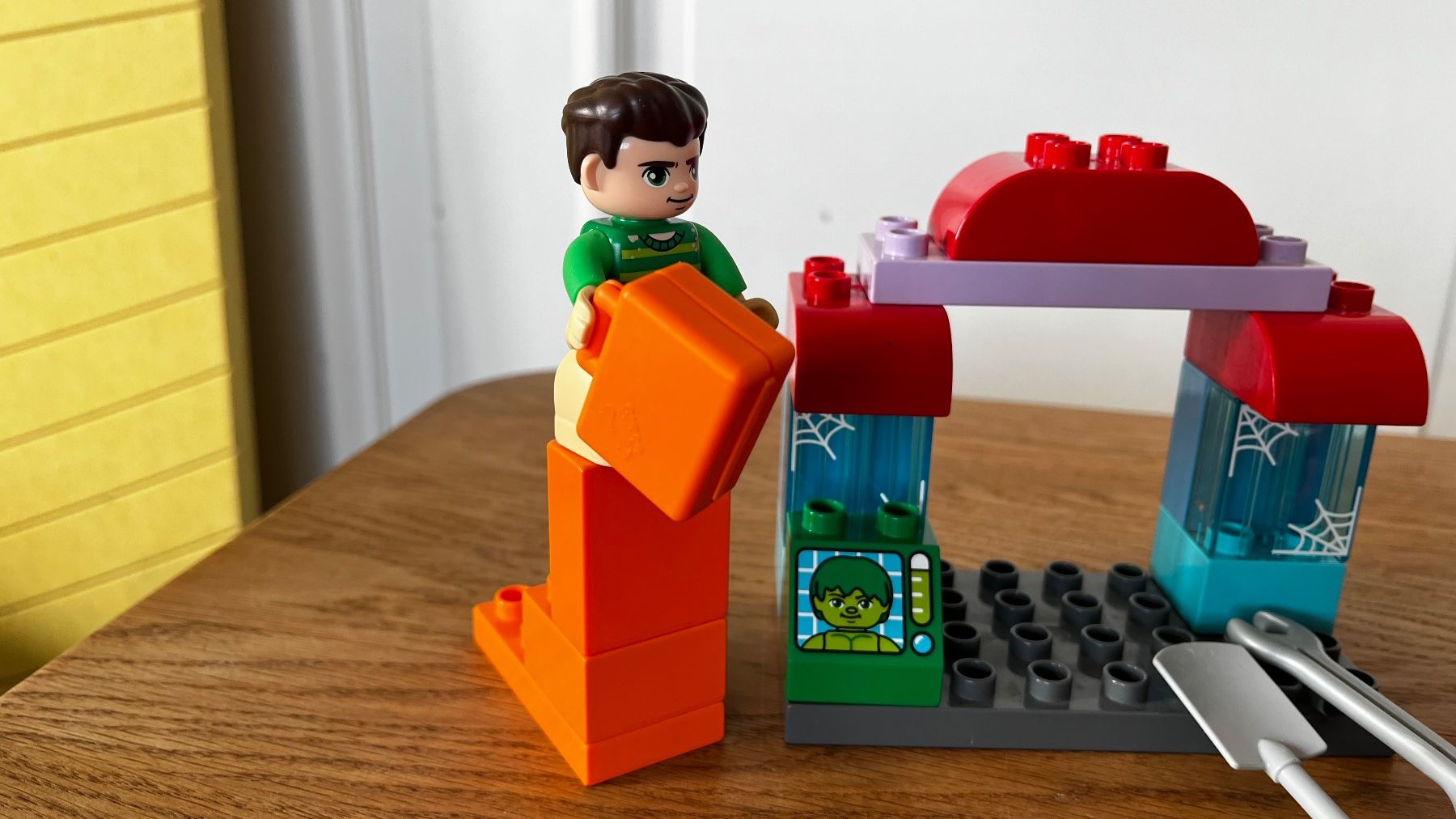 Lego Statuette: Spider-Man & Hulk Adventures Lego Duplo – Usato da Ennetbaden venduto da teo_yg9s 3