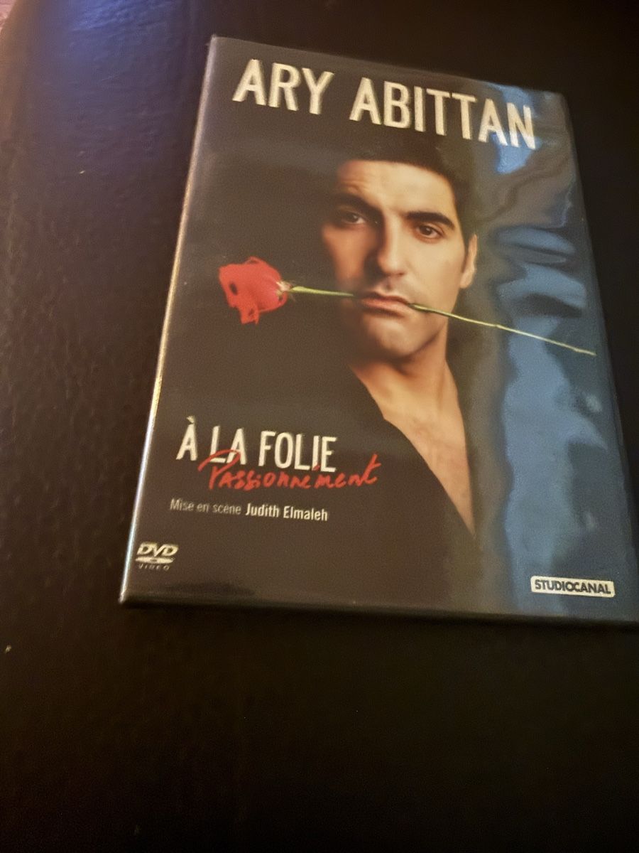 Tutti i DVDs: Ary Abittan: À la Folie – Usato da Troinex venduto da grigri2020