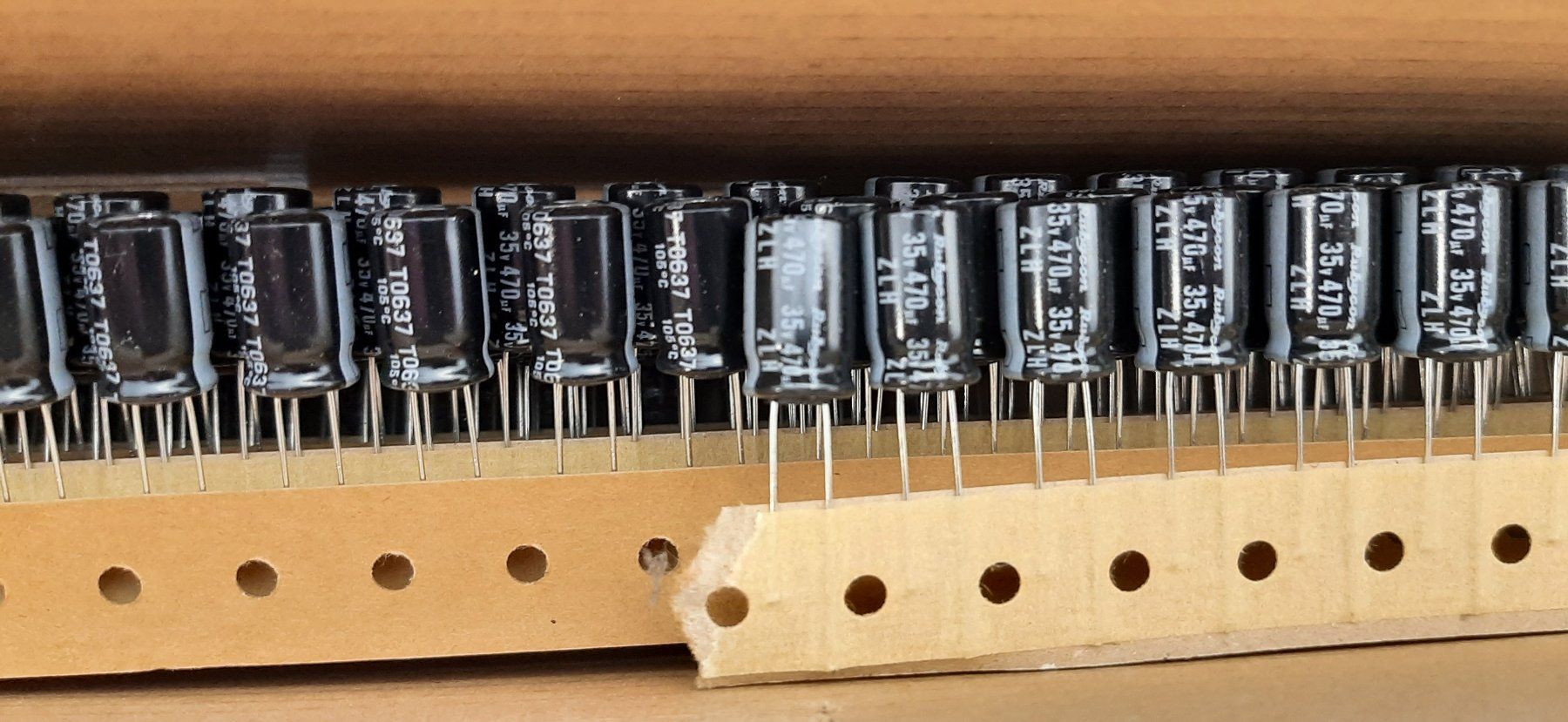 Componenti elettronici: 10x condensateur Rubycon 470uF 35V – Nuovo (secondo la descrizione) da Attalens venduto da Gmsa68 2