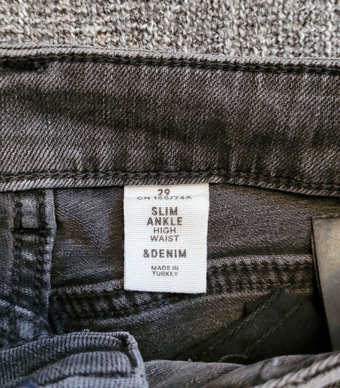 Jeans: coole Jeans in Grau mit Steinchen Gr. 29 – Usato da Füllinsdorf venduto da Sunnebliemli7 2