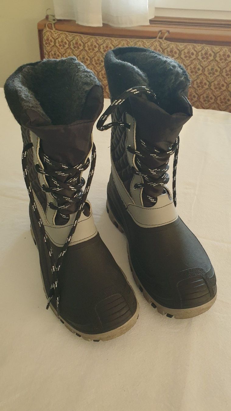 Scarpe da uomo: Warme Winterstiefel Gr.38 Grau/Schwarz – Nuovo (secondo la descrizione) da Biel/Bienne venduto da Bormida70