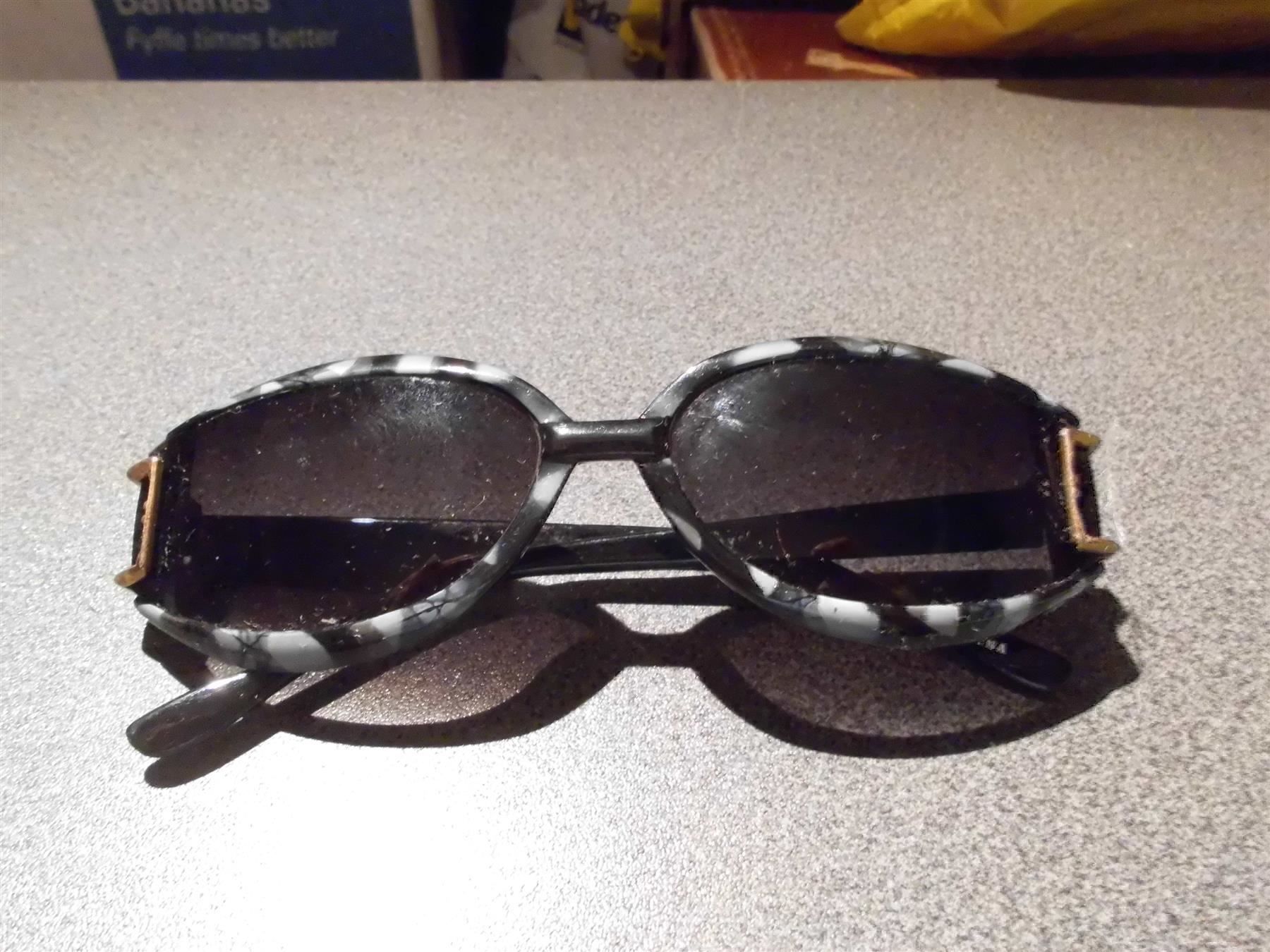 Occhiali & Lenti: Sonnenbrille, schwarz/graue Flecken Wave – Usato da Zürich venduto da Motzkuh