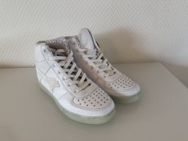 Weisse Sneakers Gr 38 NEU UNGETRAGEN