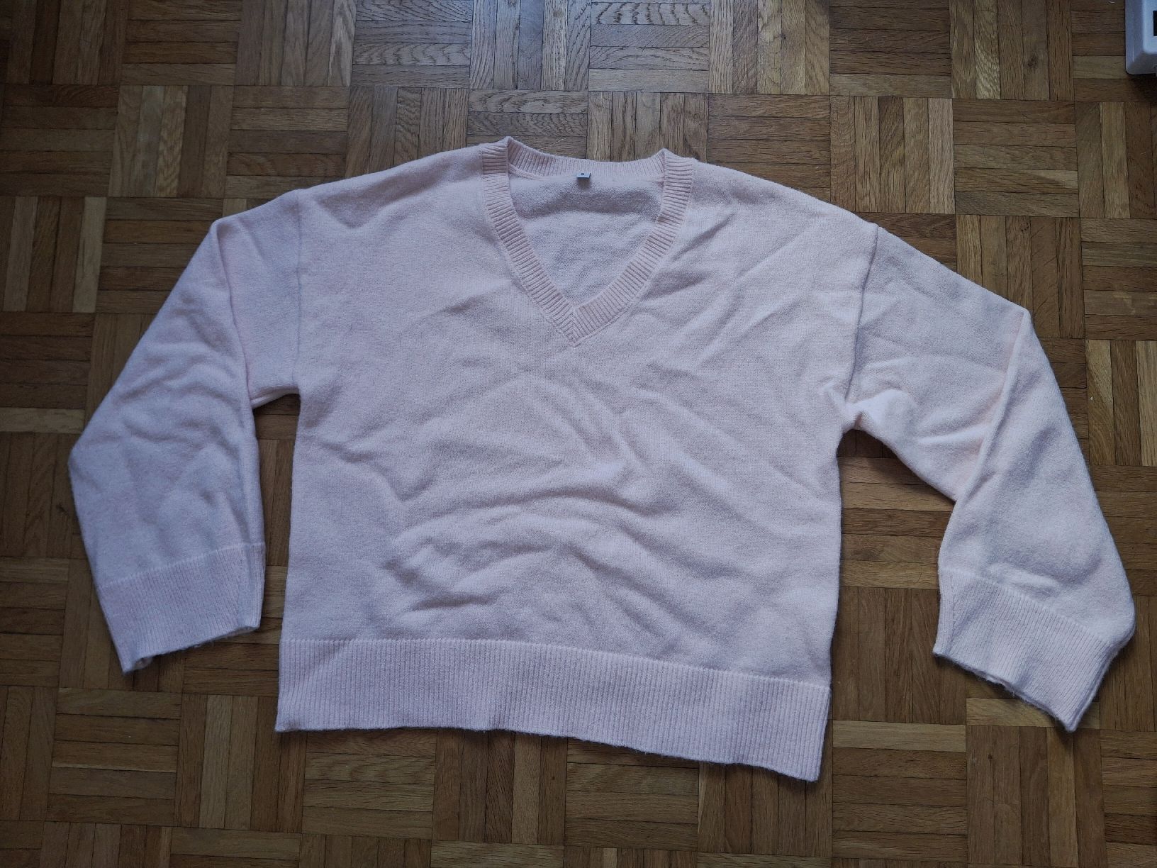 Maglioni & Felpe: Pull rose col en V coupe large taille S – Nuovo (secondo la descrizione) da La Tour-de-Peilz venduto da AliciaaG