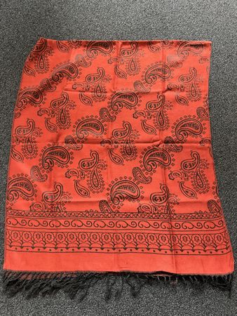 Écharpe rouge/orange noir
