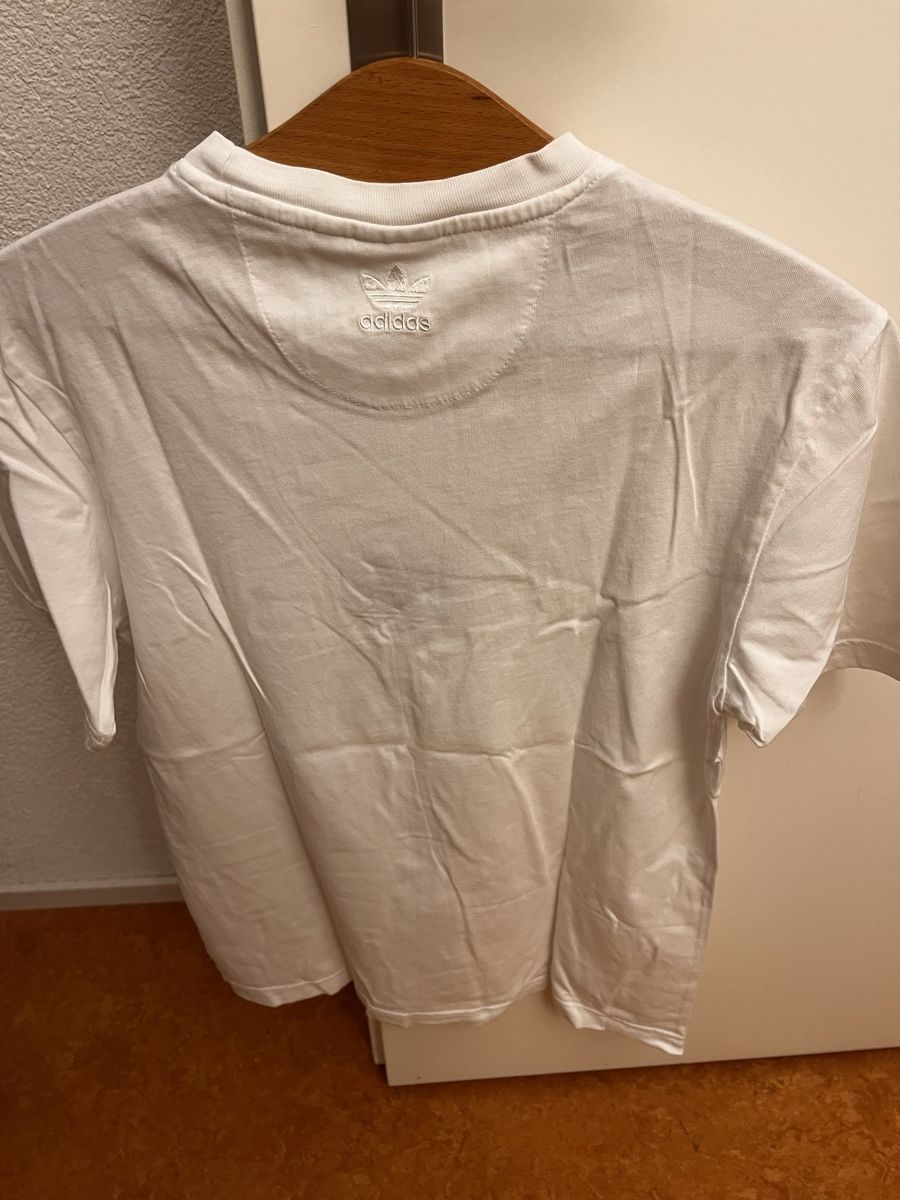 Adidas T-shirt: Adidas White Tshirt Size S – Usato da Thalwil venduto da apudhelvetia 2