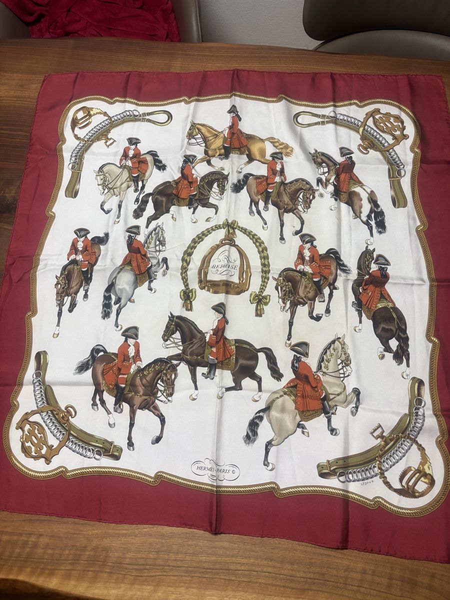 Hermès Foulard & Sciarpe: HERMÈS Foulard Seide – Usato da Winterthur venduto da san_wd8j 2