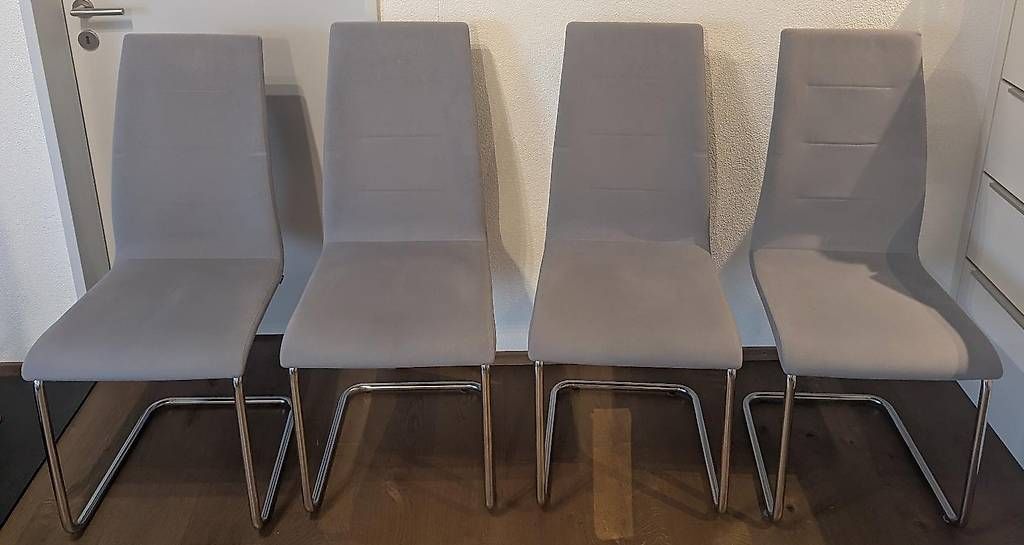 Tables: Glastisch mit Stühlen – D'occasion à Adliswil par MarkSzcz 3