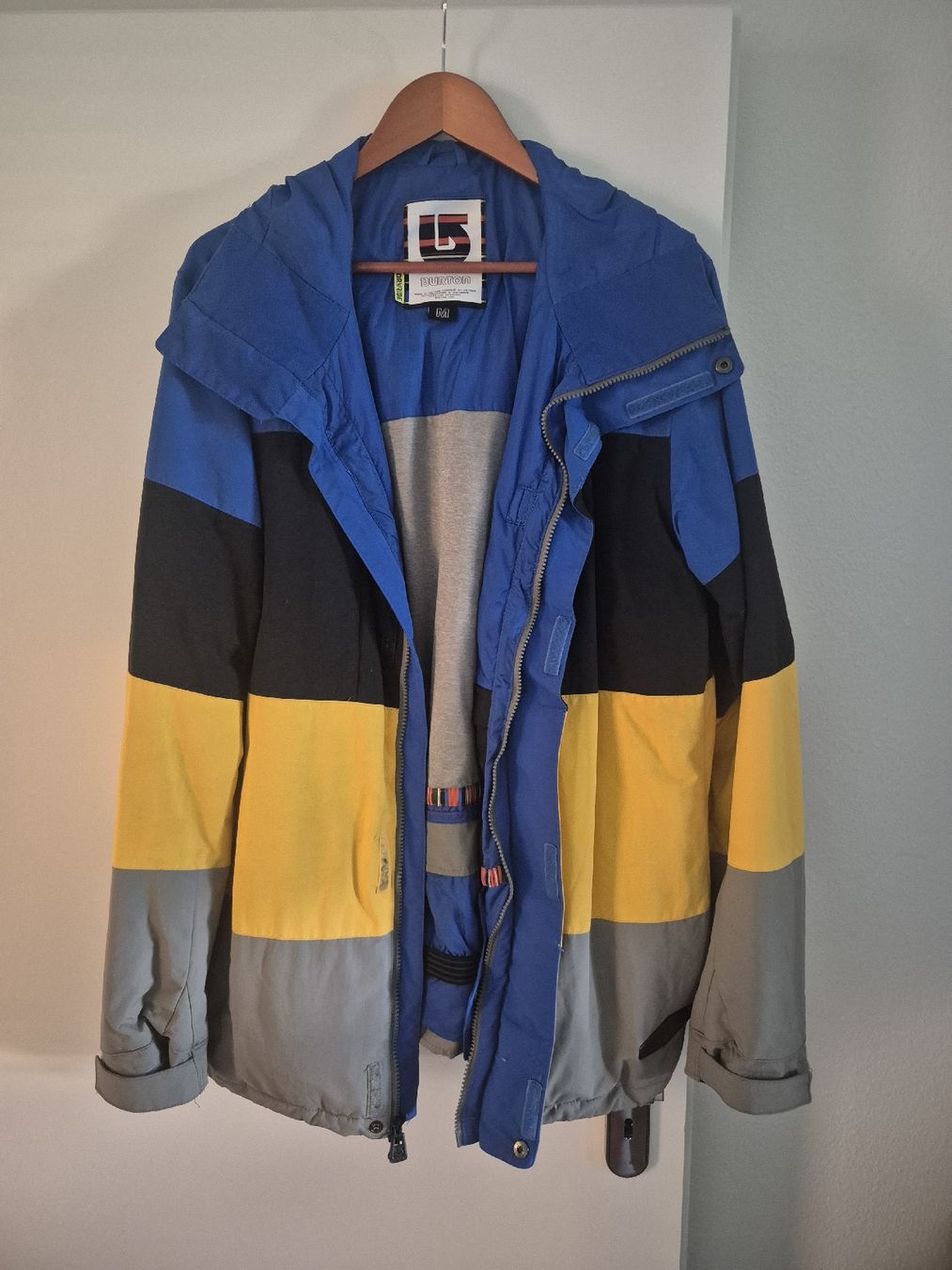 Burton Jacken: Burton Ski/Snowboardjacke – Gebraucht aus Steinhausen von hot_f8vj