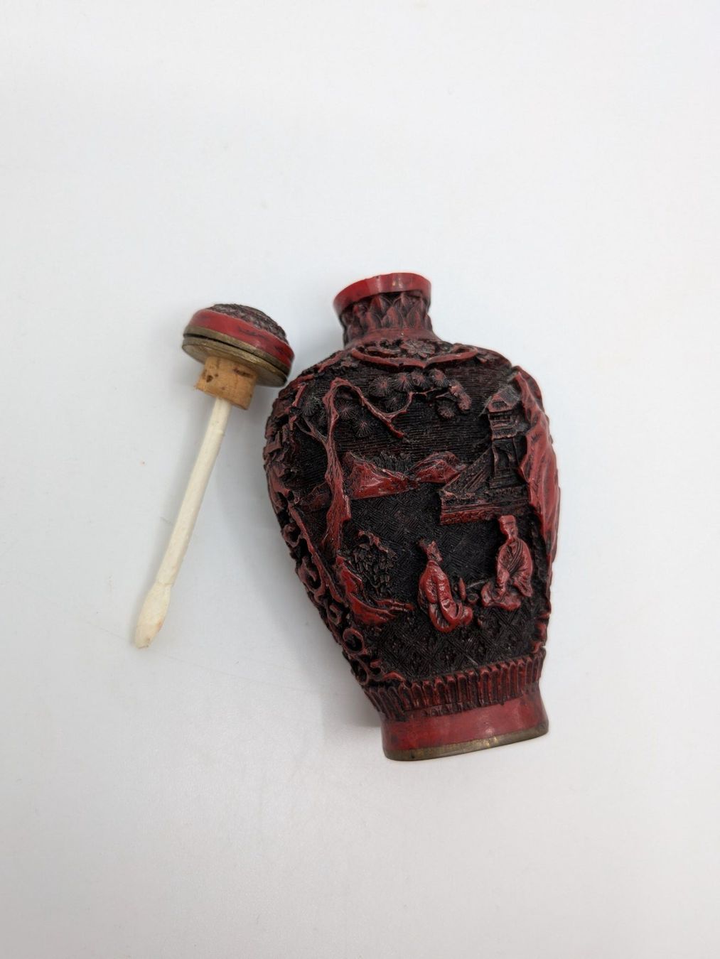 Sculture & Statue: Chinesisches Rotlack Schnupftabakfläschen Snuff bottle – Usato da Emmen venduto da Brockofsky 3