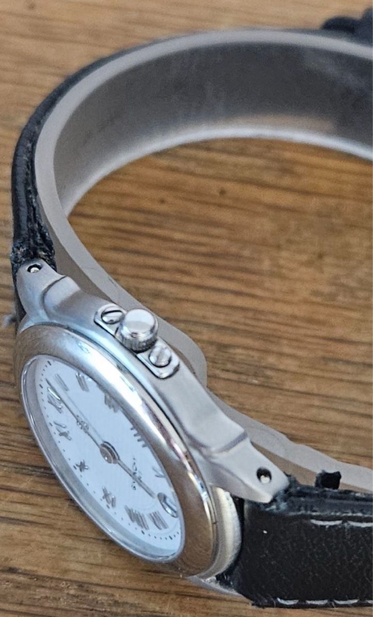 Givenchy Orologi: Givenchy Paris Damenuhr – Usato da Untersiggenthal venduto da TimeandShine 3
