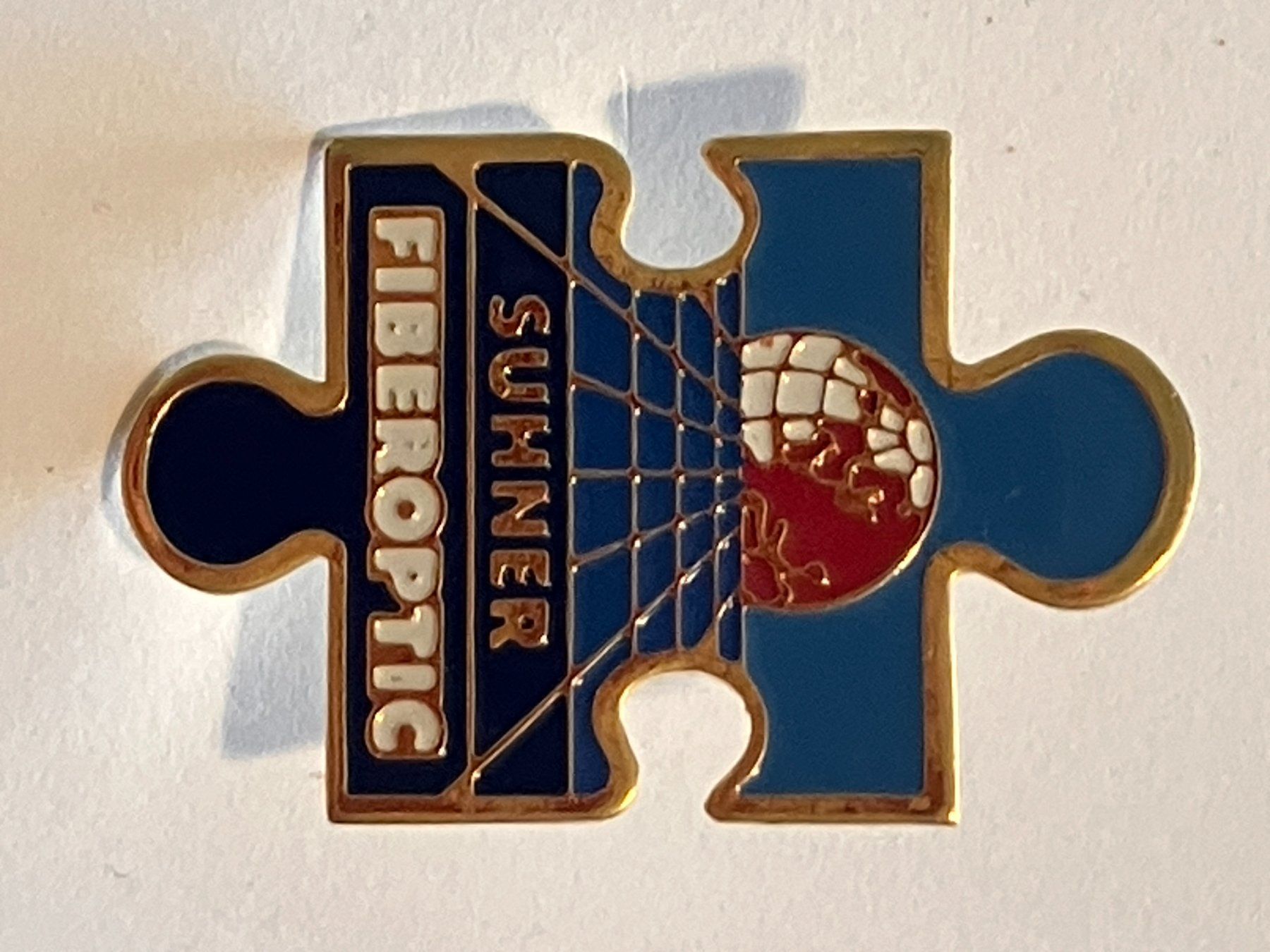 Placchette & Badge: 1 Pin Suhner Fiberoptic – Usato da Basel venduto da djwwpp