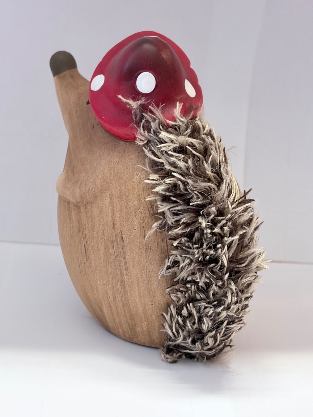 Statuette: Igel Figur mit Fliegenpilz  Keramik – Nuovo e nell'imballaggio originale da Zäziwil venduto da Emlea 2