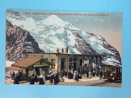 Jungfraubahn - Station Eigergletscher - belebt !!!