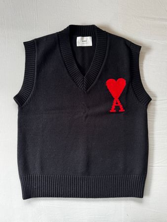 NEU Ami Paris ärmelloser Pullover, schwarz/rotem Logo, M/L