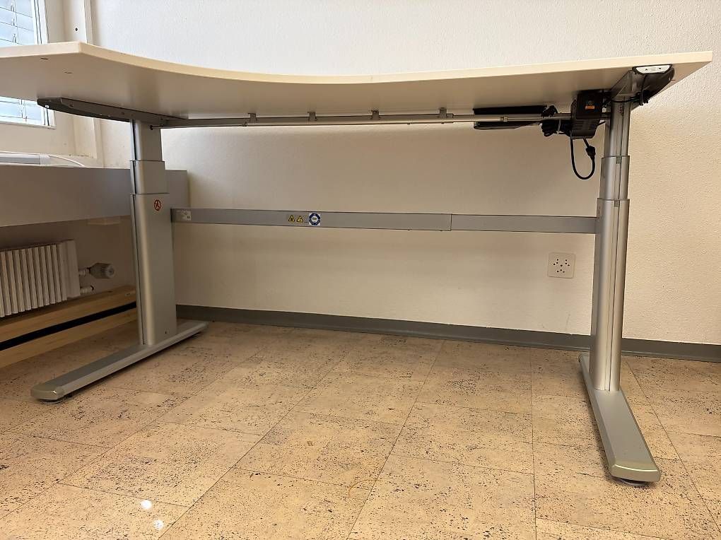 Schreibtische: Sitz-Steh-Schreibtisch – Gebraucht aus Baden von fio_2hh7 1