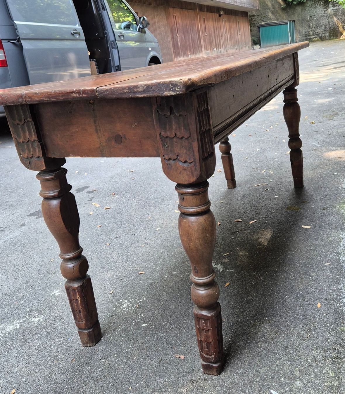Tische: Nussbaumtisch von 1713 – Gebraucht aus Luzern von Louis-XVI 3