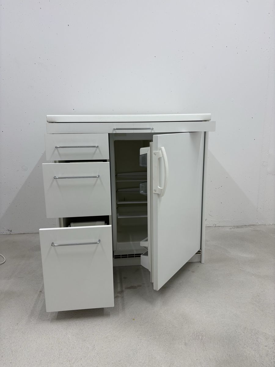 Frigoriferi: Kommode mit Kühlschrank – Usato da Dübendorf venduto da mig_frd6 1