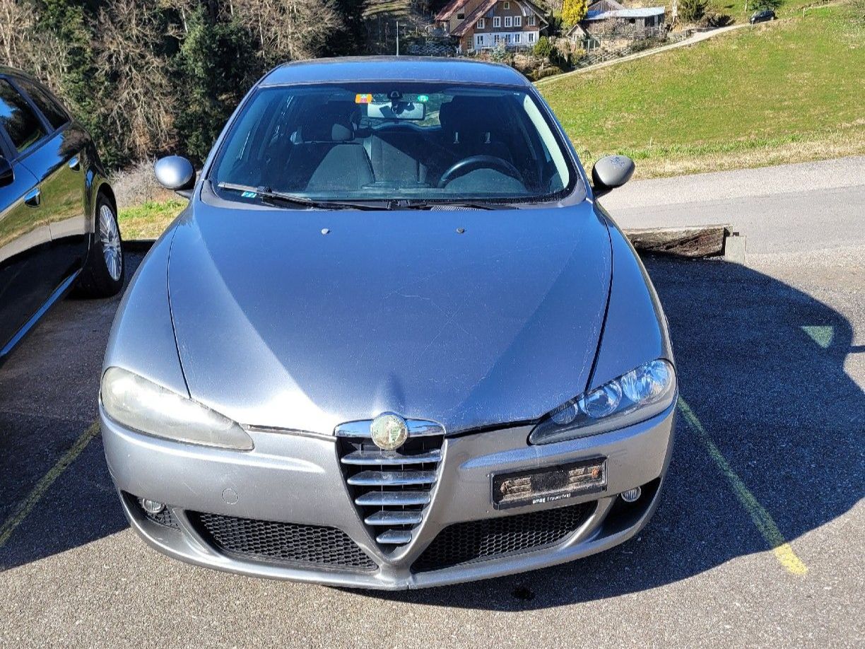 Alfa Romeo Automobili: Alfa 147 1.6 16 V – Usato da Thunstetten venduto da Emily2016 1