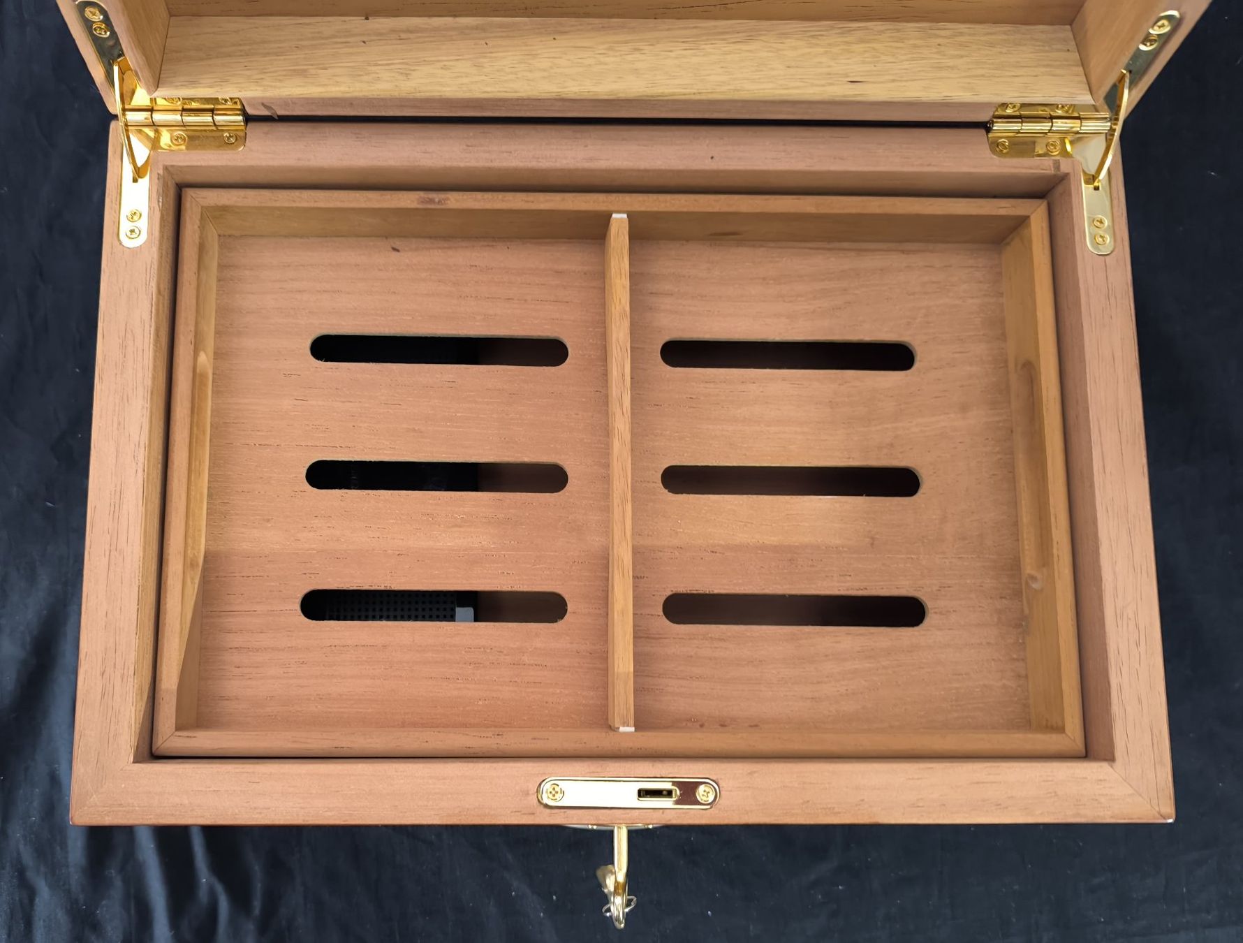 Humidore: Zigarren-Humidor – Gebraucht aus Rüti ZH von Restwert_Rueti_ZH 4