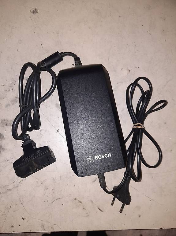 Caricabatterie: Chargeur de batterie Bosch rapide de Classic+ à BCS2xx – Usato da Neuchâtel venduto da Bykarl_Neuchatel