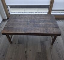 Brauner rechteckiger Tisch aus kanadischem Holz