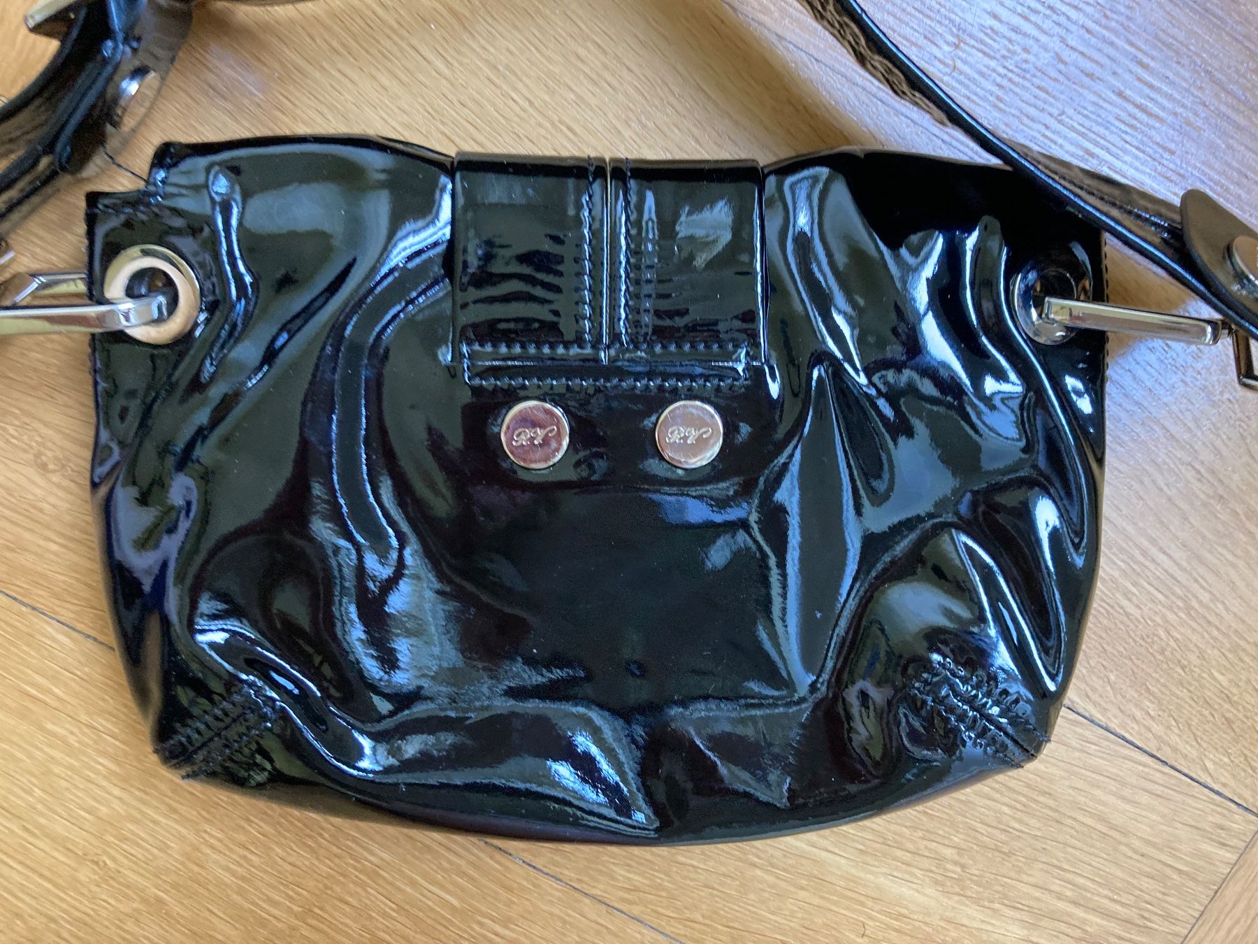 Borse da donna: ROGER VIVIER BLACK SMALL PATENT LEATHER SHOULDER BAG – Nuovo (secondo la descrizione) da Zürich venduto da elegantissima 9